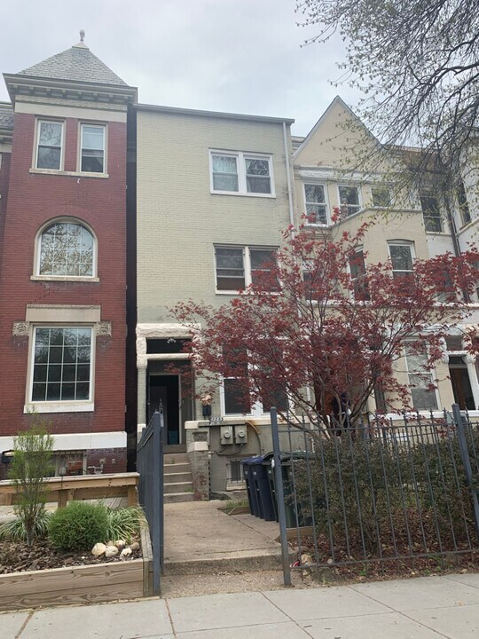 1223 Harvard St NW in Washington, DC - Building Photo