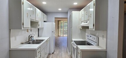 250 Jacaranda Dr, Unit 604 in Plantation, FL - Building Photo - Building Photo