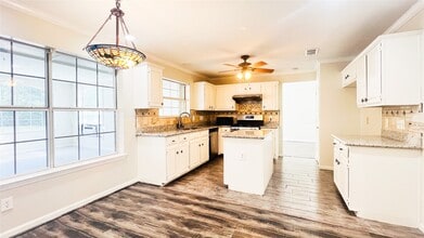 1114 Knoll Crest Ct in Sugar Land, TX - Building Photo - Building Photo