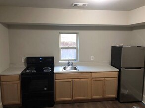 402 Livingston Pt in Acworth, GA - Building Photo - Building Photo