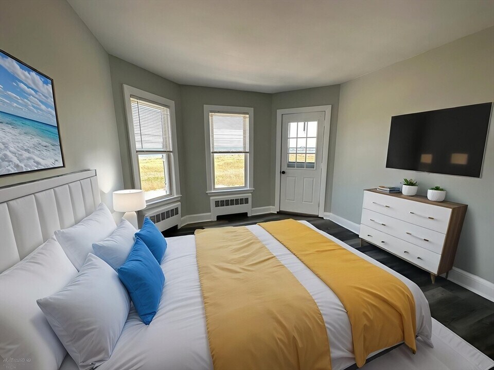 90 Winthrop Shore Dr in Winthrop, MA - Building Photo