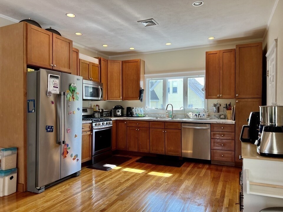 17 Sawyer St-Unit -2 in Malden, MA - Building Photo