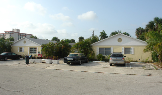 222 Wenonah Pl in West Palm Beach, FL - Building Photo - Building Photo