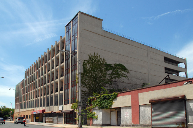 Cathedral Square in Trenton, NJ - Foto de edificio - Building Photo