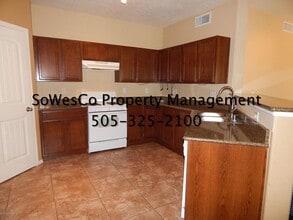 7025 Laurie St in Farmington, NM - Building Photo - Building Photo