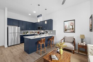 Inwood Forest Mai in Houston, TX - Building Photo