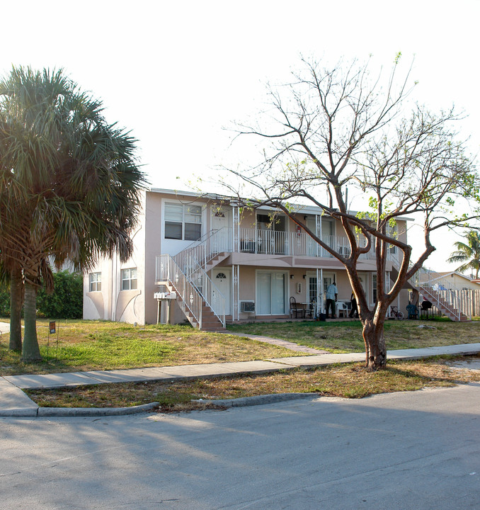 2790 SW 2nd St in Fort Lauderdale, FL - Building Photo