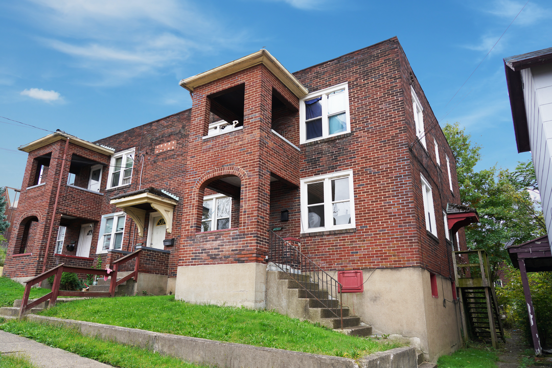 3410 Garbett St in McKeesport, PA - Building Photo