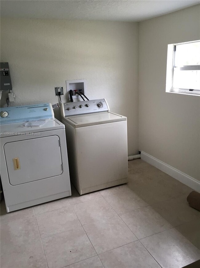 4270 SW 36th St in West Park, FL - Building Photo - Building Photo