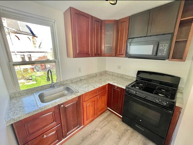 76 Adams Ave in Cohoes, NY - Building Photo - Building Photo