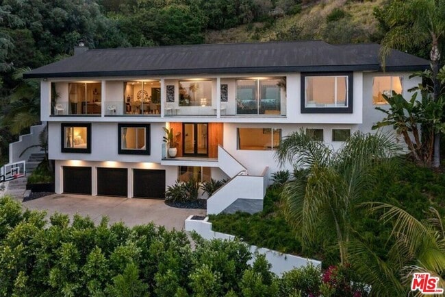 property at 1830 N Stanley Ave