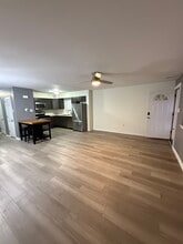 3721 Ronnald Dr, Unit Unit A in Philadelphia, PA - Foto de edificio - Building Photo