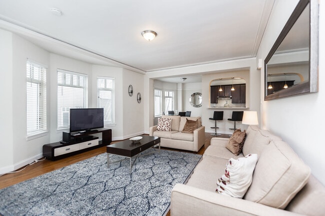 1320-1380 Lombard in San Francisco, CA - Foto de edificio - Building Photo