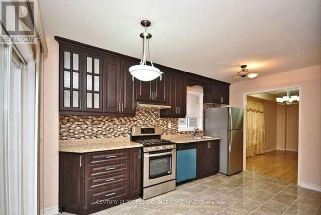 5689 Sidmouth St in Mississauga, ON - Building Photo - Building Photo