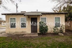 343-345 E Marengo Ave in Shafter, CA - Building Photo