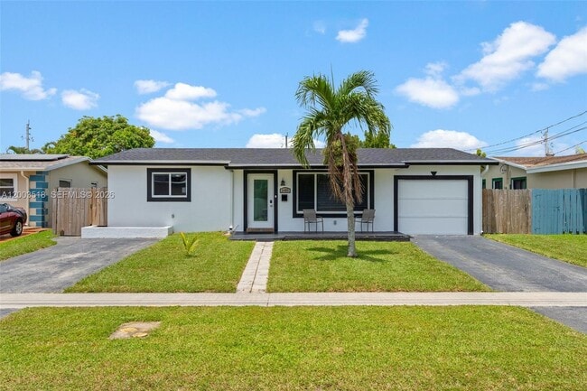 2485 NW 84th Way in Sunrise, FL - Building Photo - Building Photo