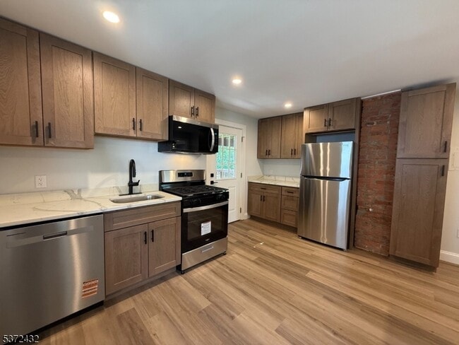 property at 21 Miller St