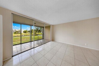 2601 S Palm Aire Dr in Pompano Beach, FL - Building Photo - Building Photo