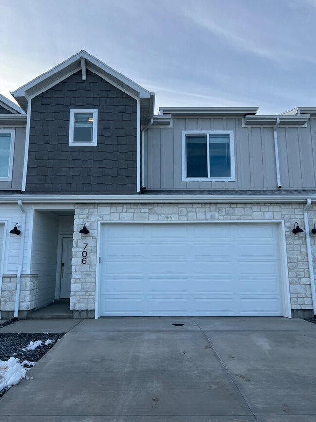 property at 706 W 575 N