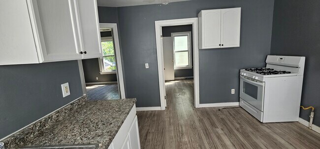 79 Clifford St, Unit 2 in Bridgeport, CT - Building Photo - Building Photo