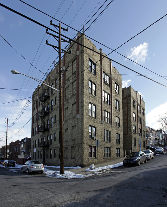 272 Hutton St in Jersey City, NJ - Building Photo