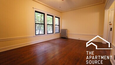 2422 N Sawyer Ave in Chicago, IL - Building Photo - Building Photo