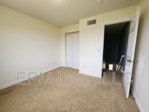 5450 Prairie Ridge Ave in Marion, IA - Building Photo - Building Photo