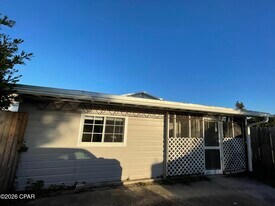 1113 McKenzie Ave in Panama City, FL - Building Photo