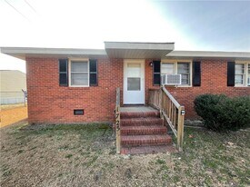 1725 Cumberland Dr in Fayetteville, NC - Building Photo