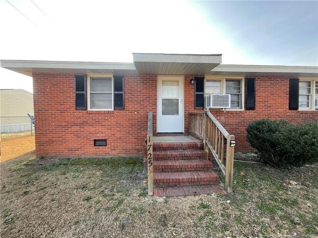 property at 1725 Cumberland Dr