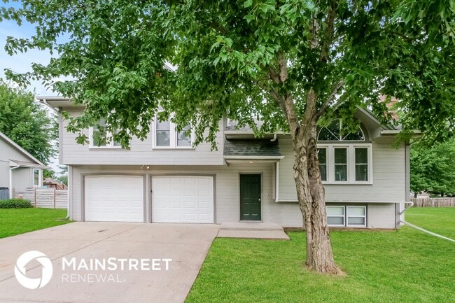 716 Feldspar St in Kearney, MO - Foto de edificio - Building Photo