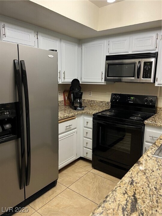 2752 Lodestone Dr in Las Vegas, NV - Building Photo