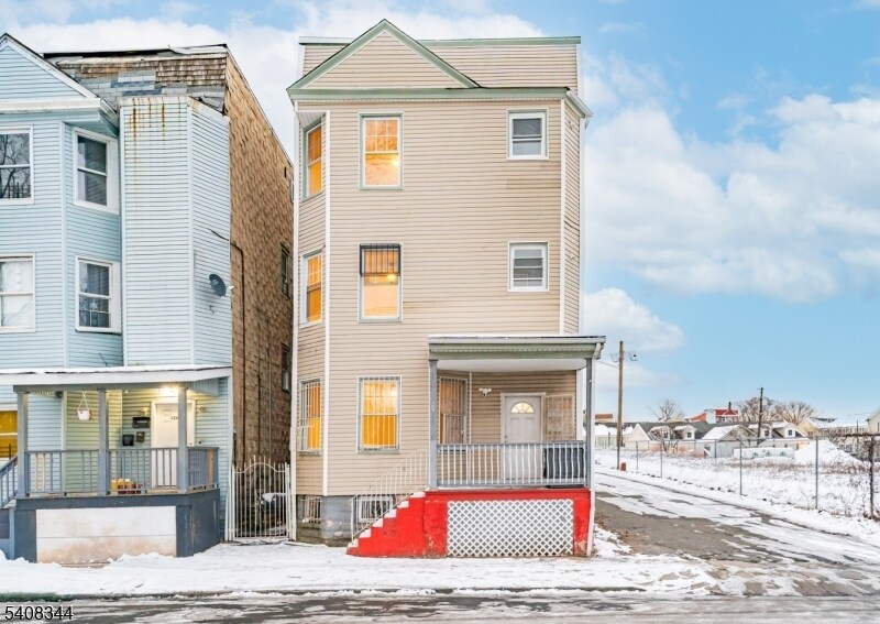 528 S 13th St in Newark, NJ - Building Photo