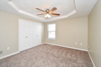 386 Beech Cliff Cir in Shepherdsville, KY - Building Photo - Building Photo