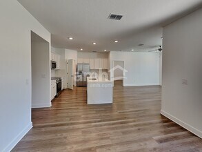 3204 Carthage Ave in Parrish, FL - Foto de edificio - Building Photo