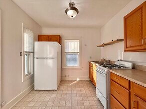 224 Lyon St NE, Unit #4 in Grand Rapids, MI - Foto de edificio - Building Photo