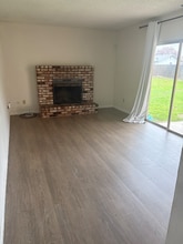 1905 Roth Ct in Turlock, CA - Foto de edificio - Building Photo