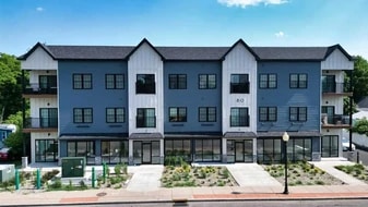 80 Main St in Queensbury, NY - Building Photo