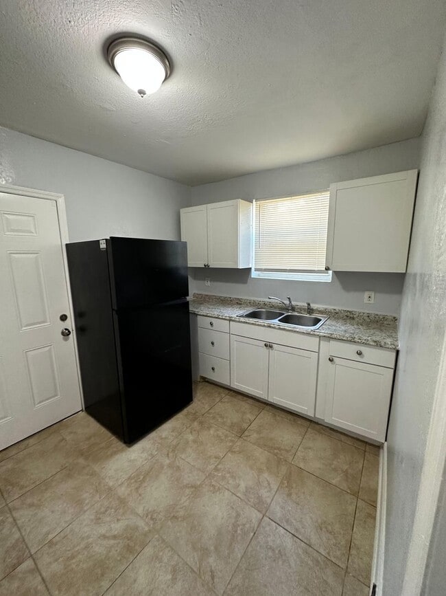 1024 8th St W in Jacksonville, FL - Foto de edificio - Building Photo