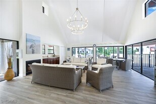 611 Serendipity Dr in Naples, FL - Building Photo