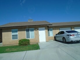 636 W Day Ave in Bakersfield, CA - Building Photo