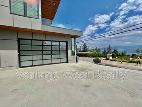 3038 Ourtoland Rd in West Kelowna, BC - Building Photo - Building Photo