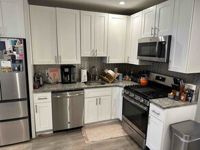 720 Lombard St-Unit -1 in Philadelphia, PA - Building Photo - Building Photo