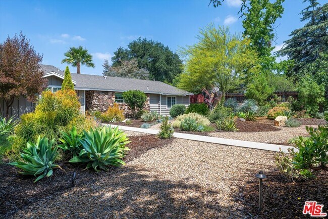 9231 White Oak Ave in Los Angeles, CA - Building Photo - Building Photo