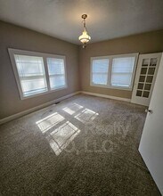 5420 Rockhill Rd in Kansas City, MO - Building Photo - Building Photo