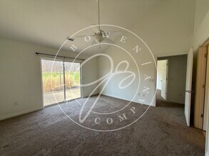 10852 Fox Cove Dr in Perrysburg, OH - Building Photo - Building Photo