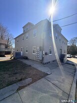 20 Garvin St in New London, CT - Building Photo