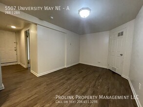 5507 University Wy NE in Seattle, WA - Foto de edificio - Building Photo