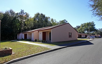 Village Oaks Apartments II in Live Oak, FL - Building Photo - Building Photo