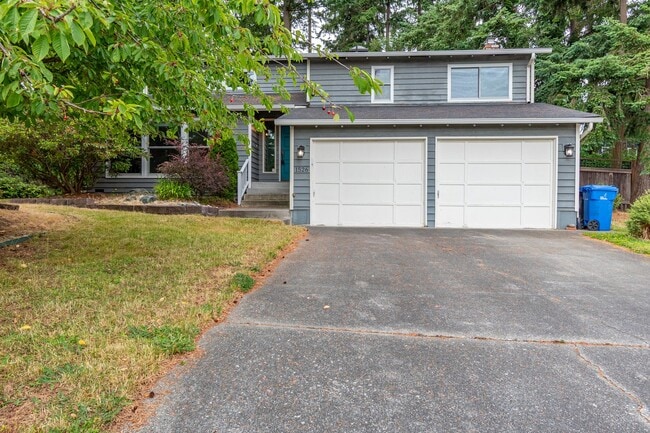 property at 1526 SW Robertson Dr